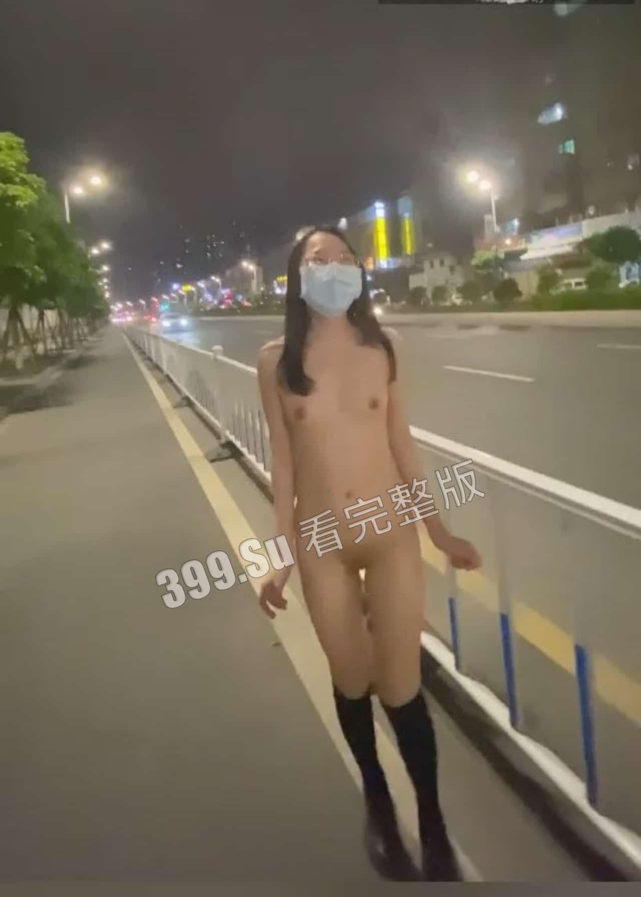 #推特 #冯珊珊 极品骚女完成主人布置的任务  在大街迎着路人露出-5