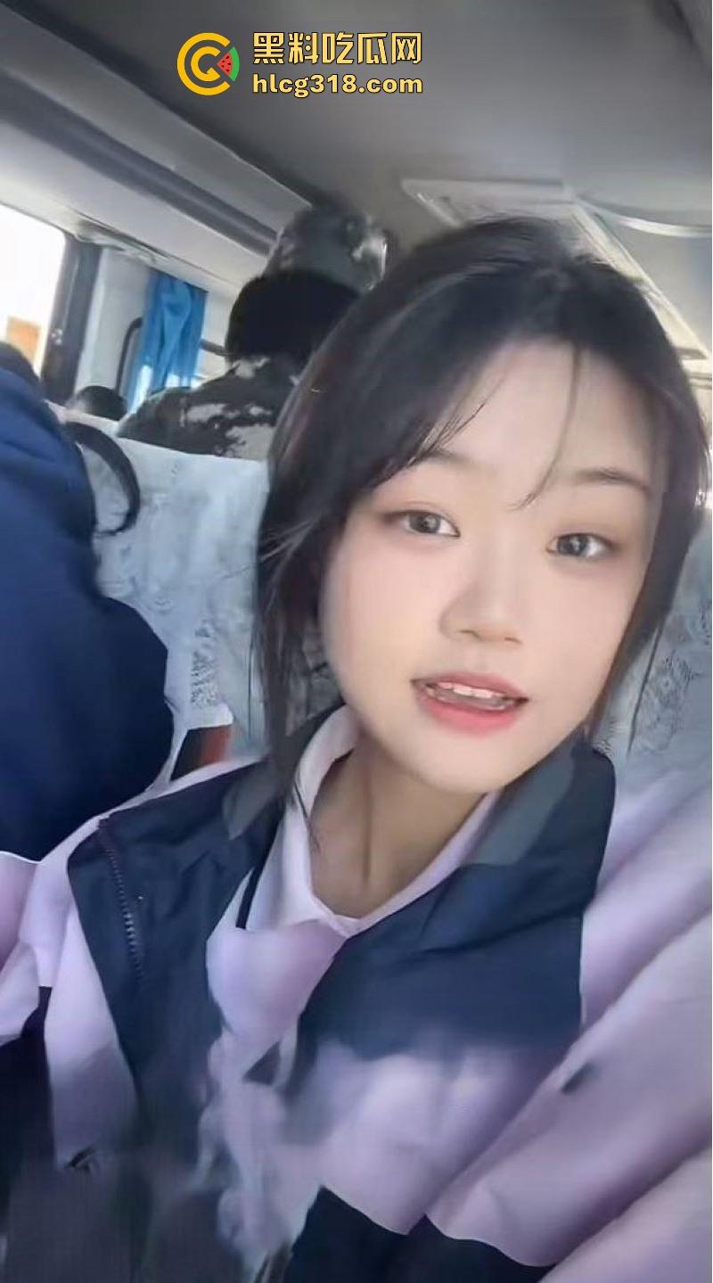 哈尔滨工业大学【张倩倩】极品反差1V1情趣装自慰,风骚嫩逼挑逗镜头,淫水四溢 !-1