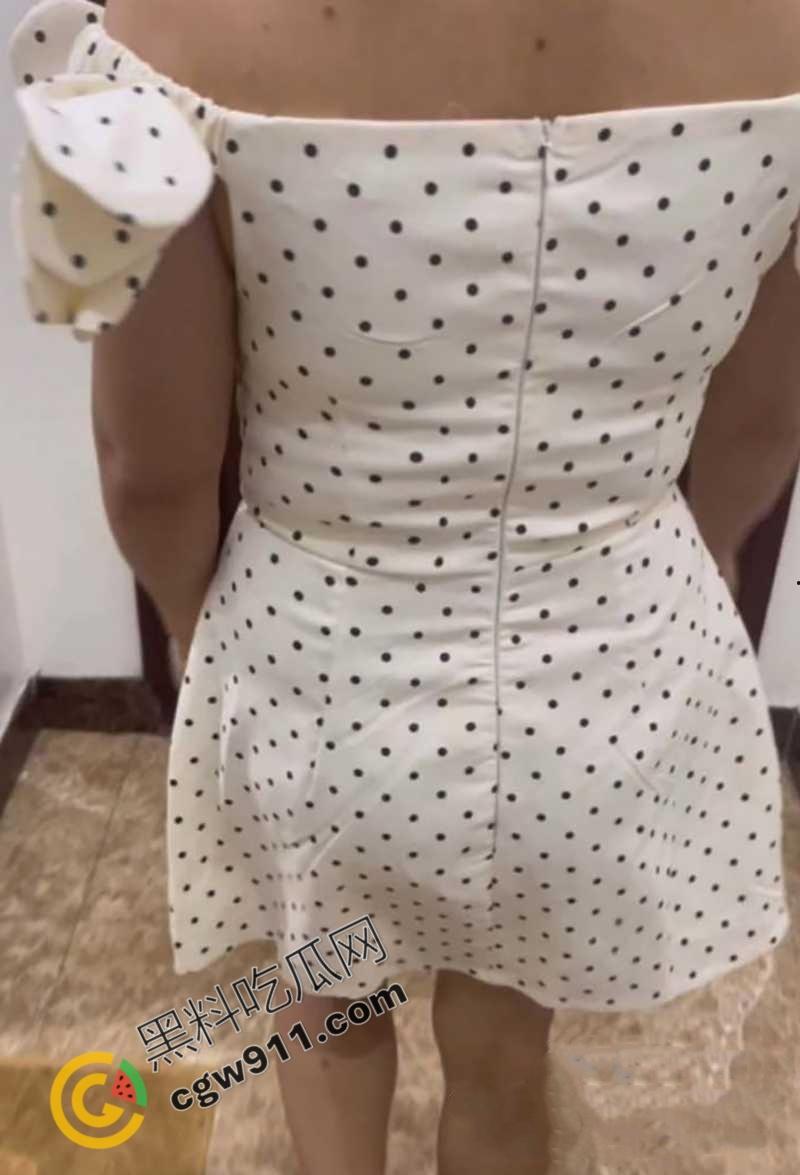 海角大神与小姨的禁忌交欢!趁小姨洗澡裸体的间隙,被肉棒诱惑,主动求操,对白露骨,场面超淫-4