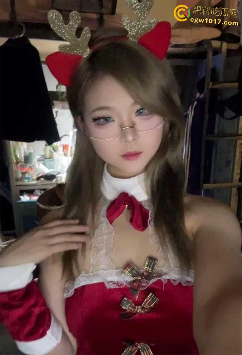 清纯学妹网黄【超级困】,顶级稚感神颜尤物,白衬黑丝摇奶狂舞,全裸漏乳掰穴挑逗,淫骚抠弄自慰狂摇 !-1