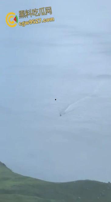 抖音上疯传灵异事件,长白山昆仑山哀牢山天空突变,道友雷电中渡劫升仙,龙影现世抓拍视频大合集 !-1