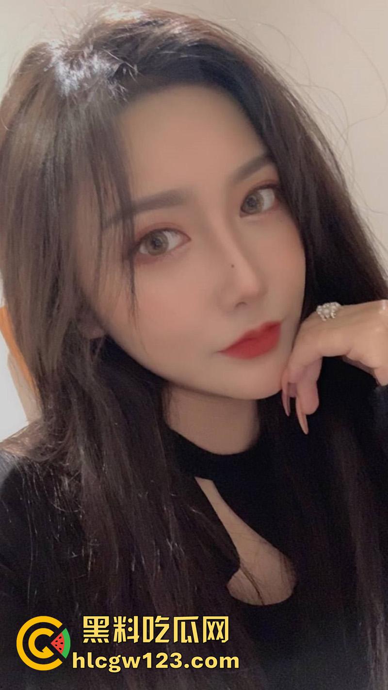 万人求洛阳人妻5P门事件,绿帽男主动献妻给兄弟,嫌弃人不够还叫来男技师,精彩群p太刺激了!-1