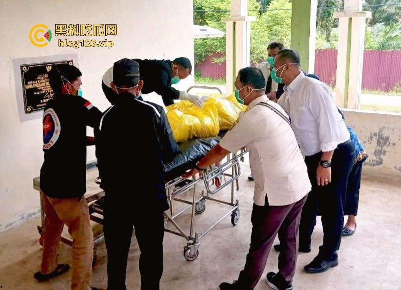 胆小慎入 印尼女子家中上吊自杀 被发现时人都硬了 视频曝光自杀细节-4