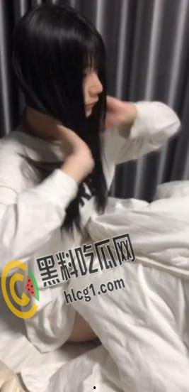 油嘴滑舌PUA大神 成功拿下学校里 长腿高颜值小姐姐 约去她家里操对白清晰超级刺激 肏的骚货头皮发麻-5