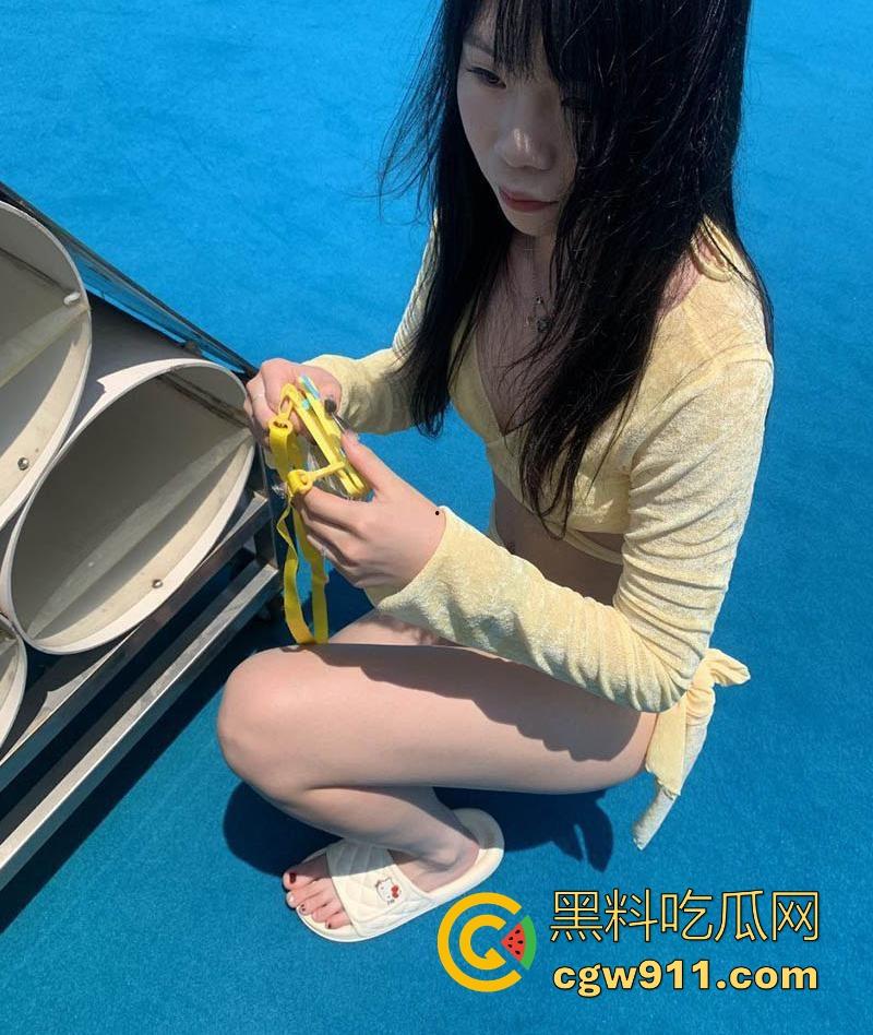 山西临汾职院【张文岚】前男友狠心泄露清纯学妹骚浪一面,粉嫩手指狂抠骚逼,只求巨屌狠狠满足!-1