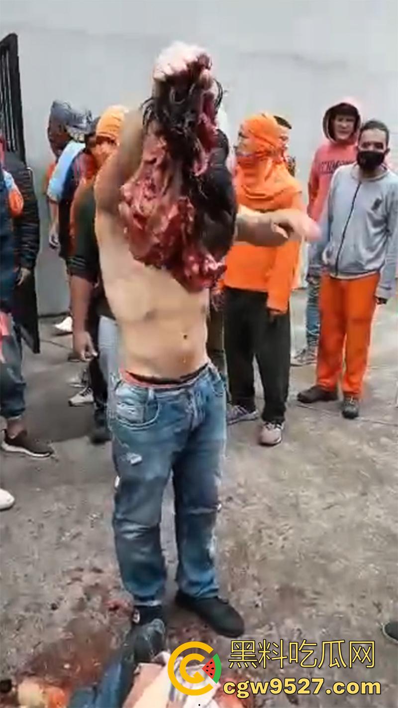 暗网流出血腥合集,吃人腿爆头剥皮车祸,想要的应有尽有,场面血腥过于重口,胆小者谨慎观看!-2