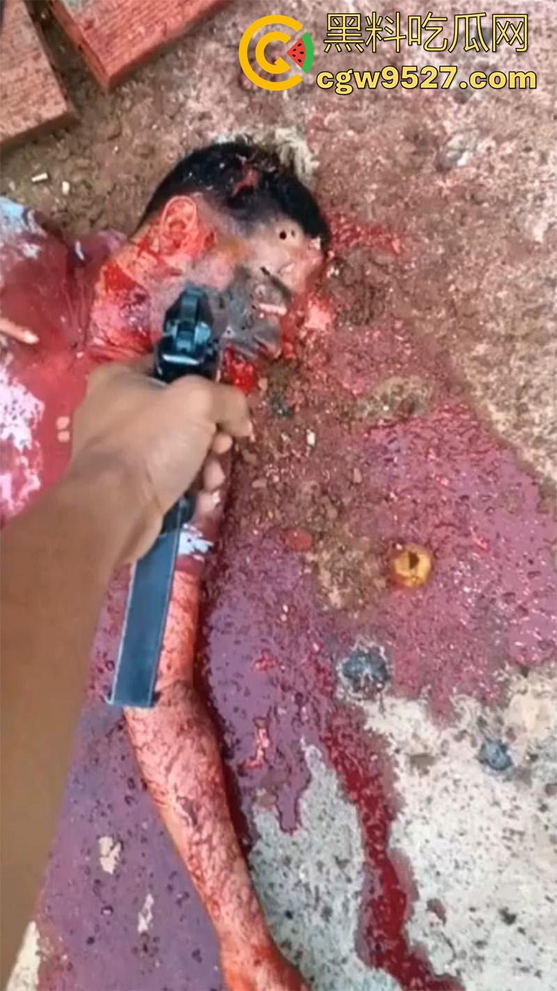 暗网流出血腥合集,吃人腿爆头剥皮车祸,想要的应有尽有,场面血腥过于重口,胆小者谨慎观看!-7