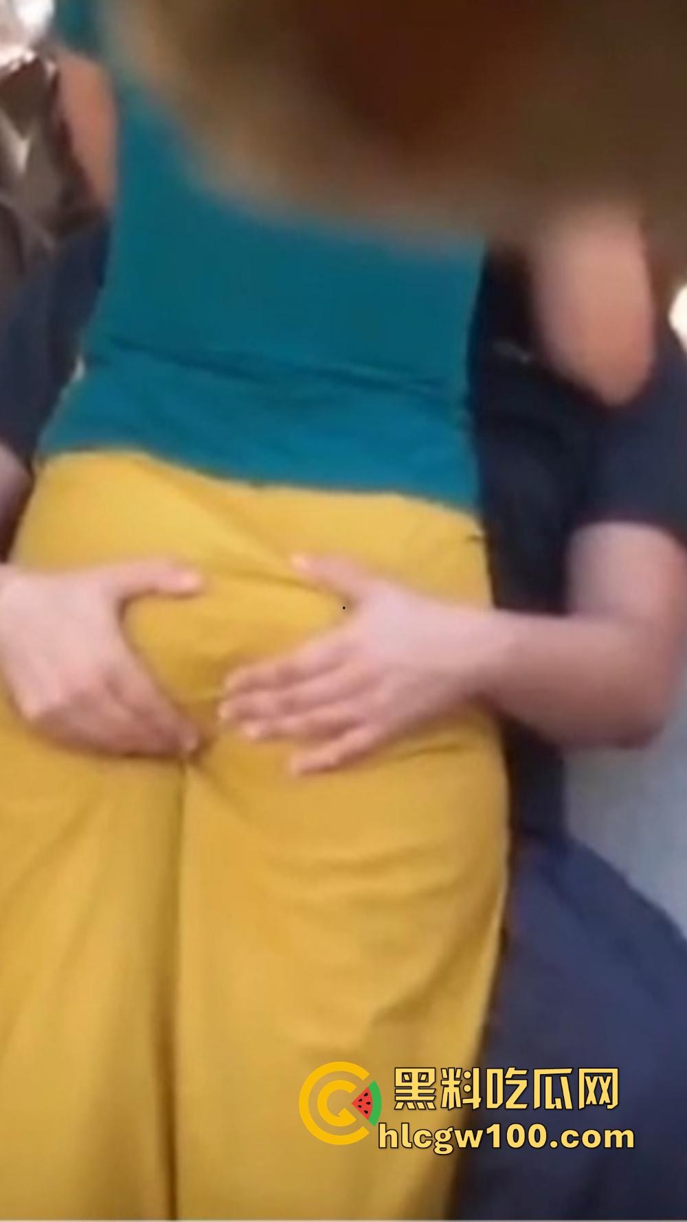 三亚热恋情侣户外野战 美女骚逼坐地能吸土 揉臀摩擦鸡巴做足前戏 结果男友插入3秒草草了事 尴尬到飞起!-3