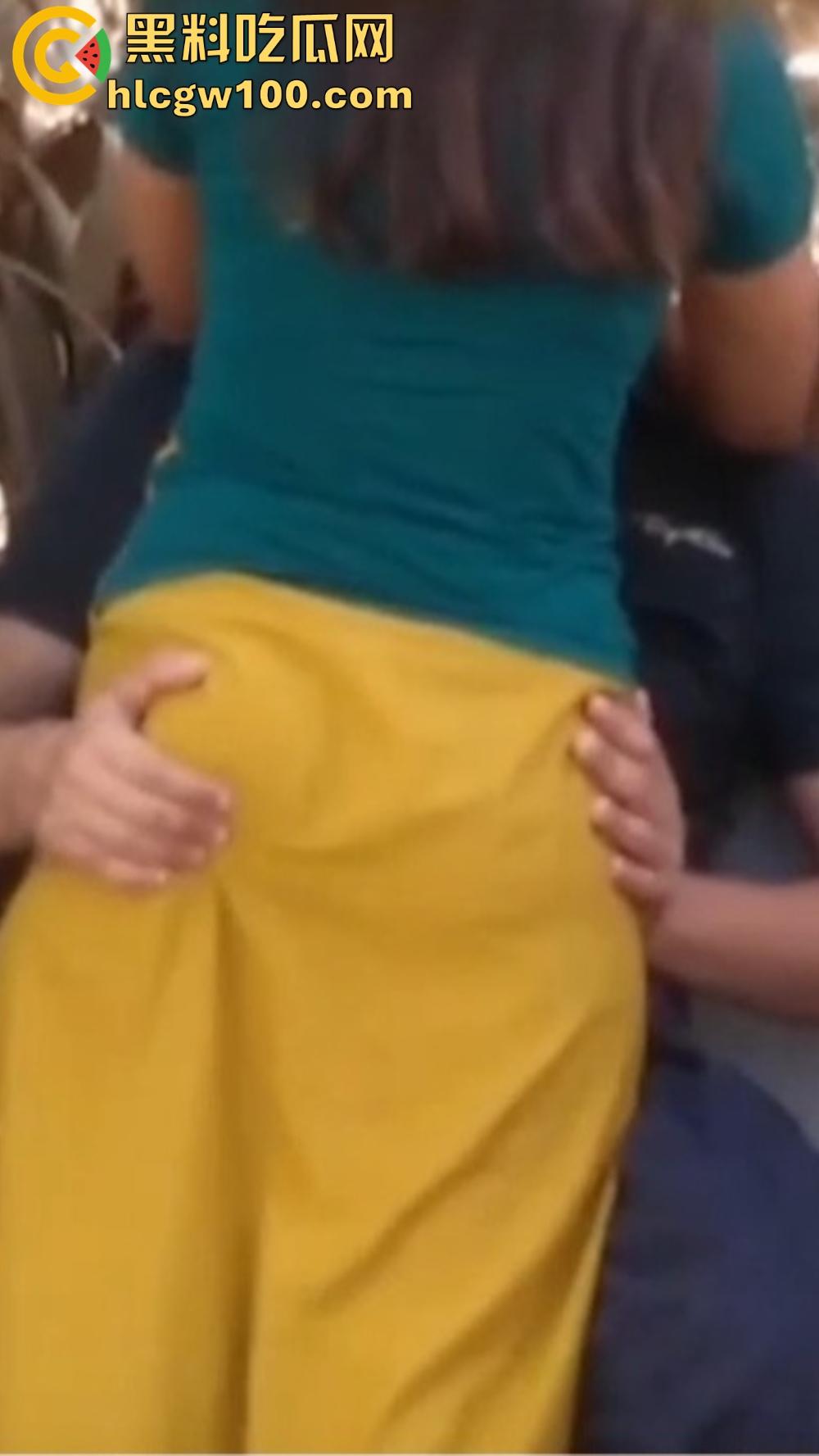 三亚热恋情侣户外野战 美女骚逼坐地能吸土 揉臀摩擦鸡巴做足前戏 结果男友插入3秒草草了事 尴尬到飞起!-4