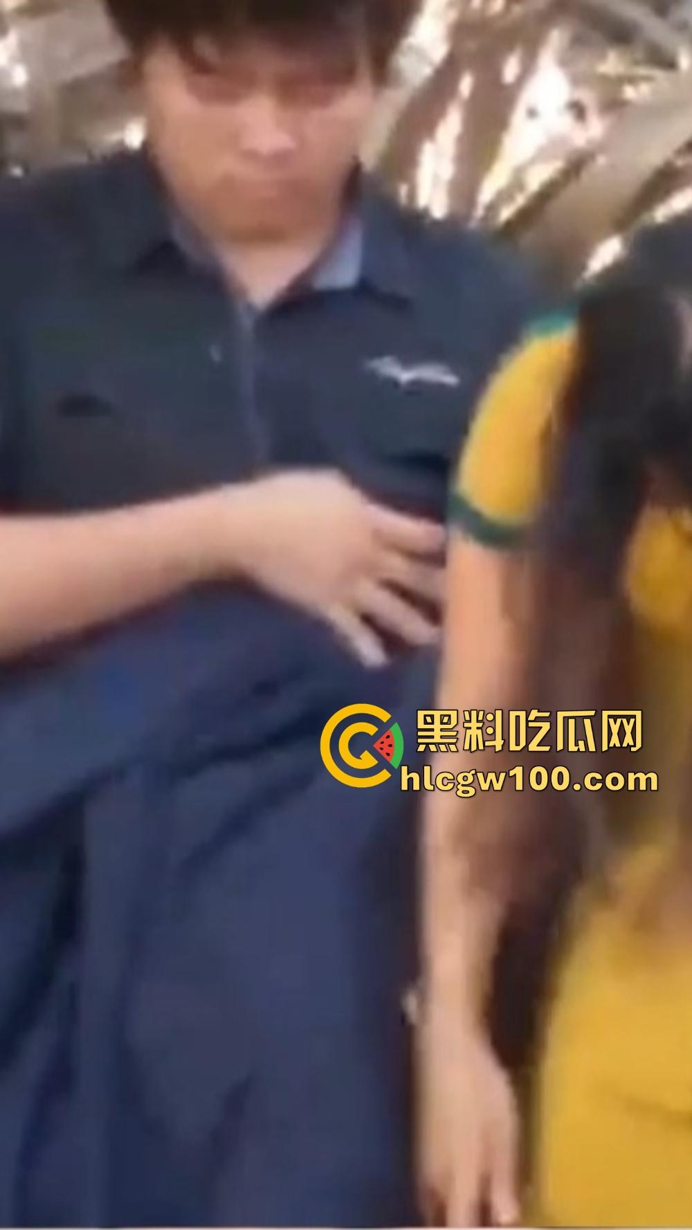 三亚热恋情侣户外野战 美女骚逼坐地能吸土 揉臀摩擦鸡巴做足前戏 结果男友插入3秒草草了事 尴尬到飞起!-11