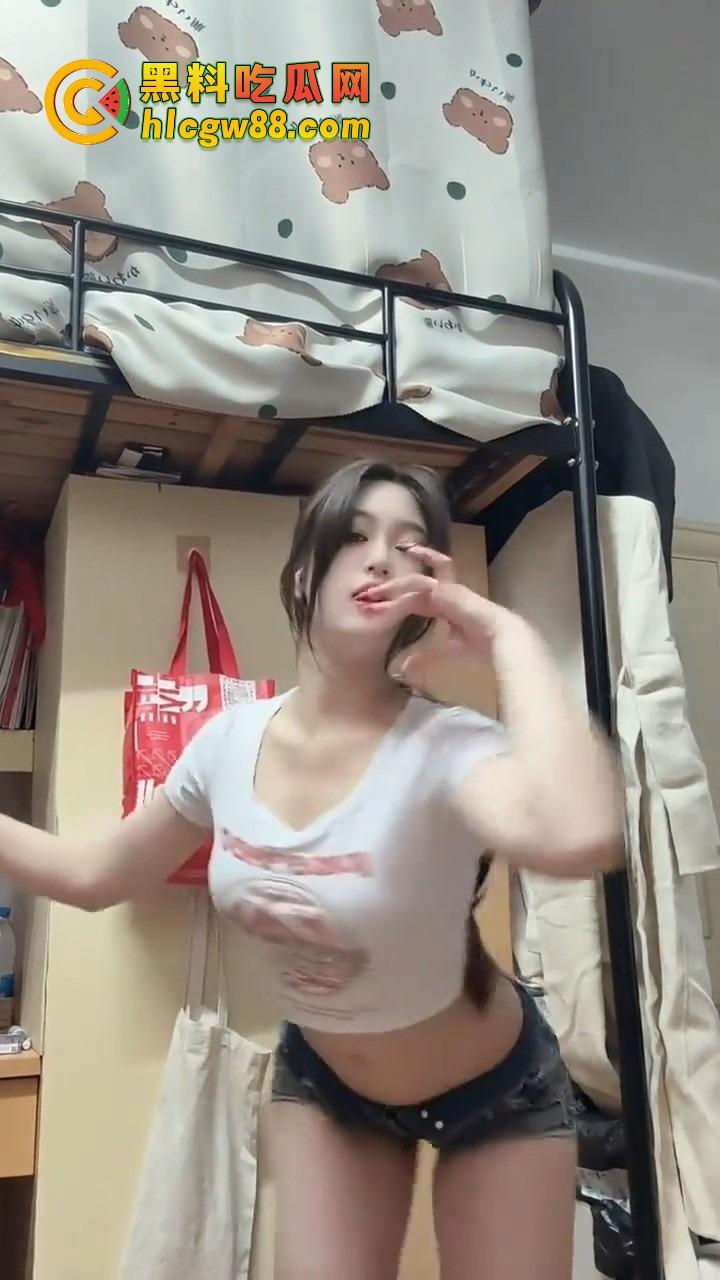 南开大学大二【师悦妮】恋爱期间手机设防满世界撩骚，日逼口嫌体正直，分手后接盘侠请三思！-4