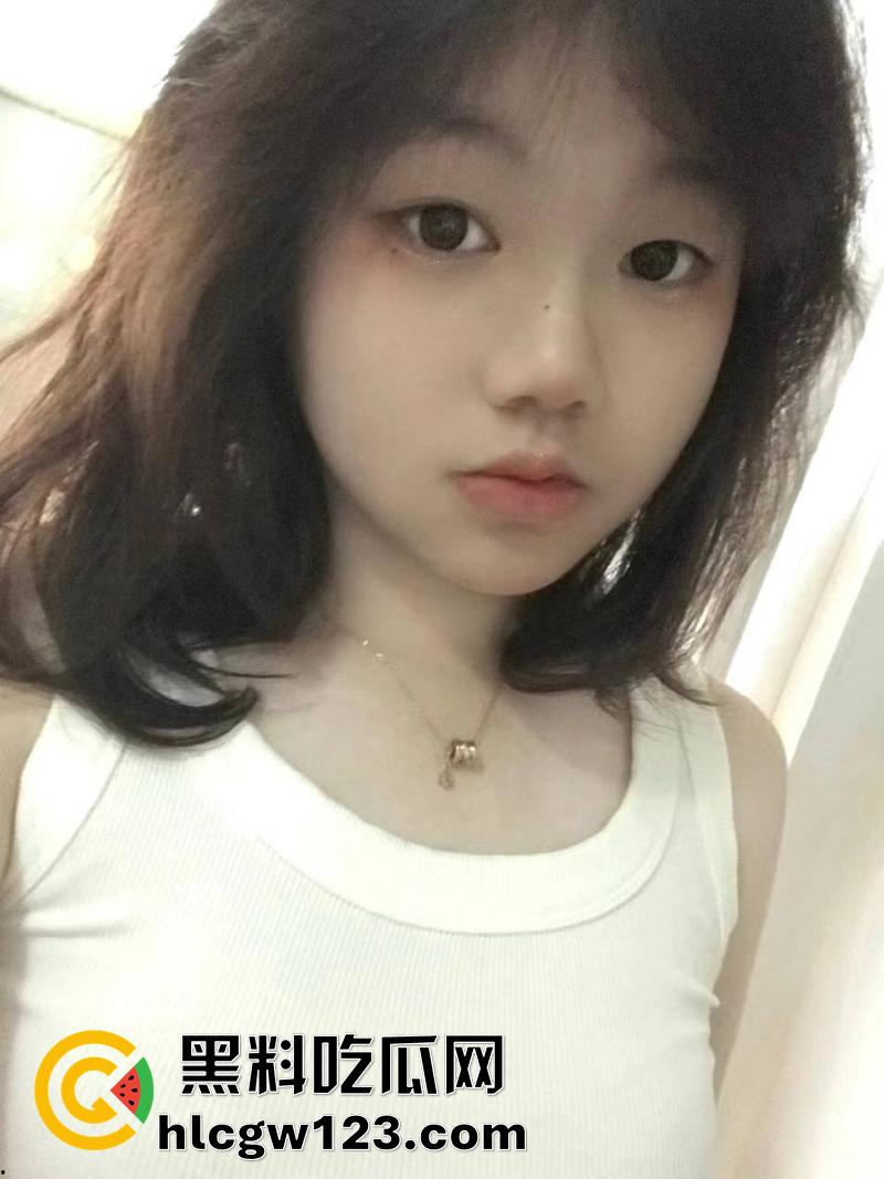 变态淫父送女儿去外地考试,在宾馆没忍住强上性感乖女儿,身材白嫩翘臀Q弹,后入啪啪极致淫荡!-1