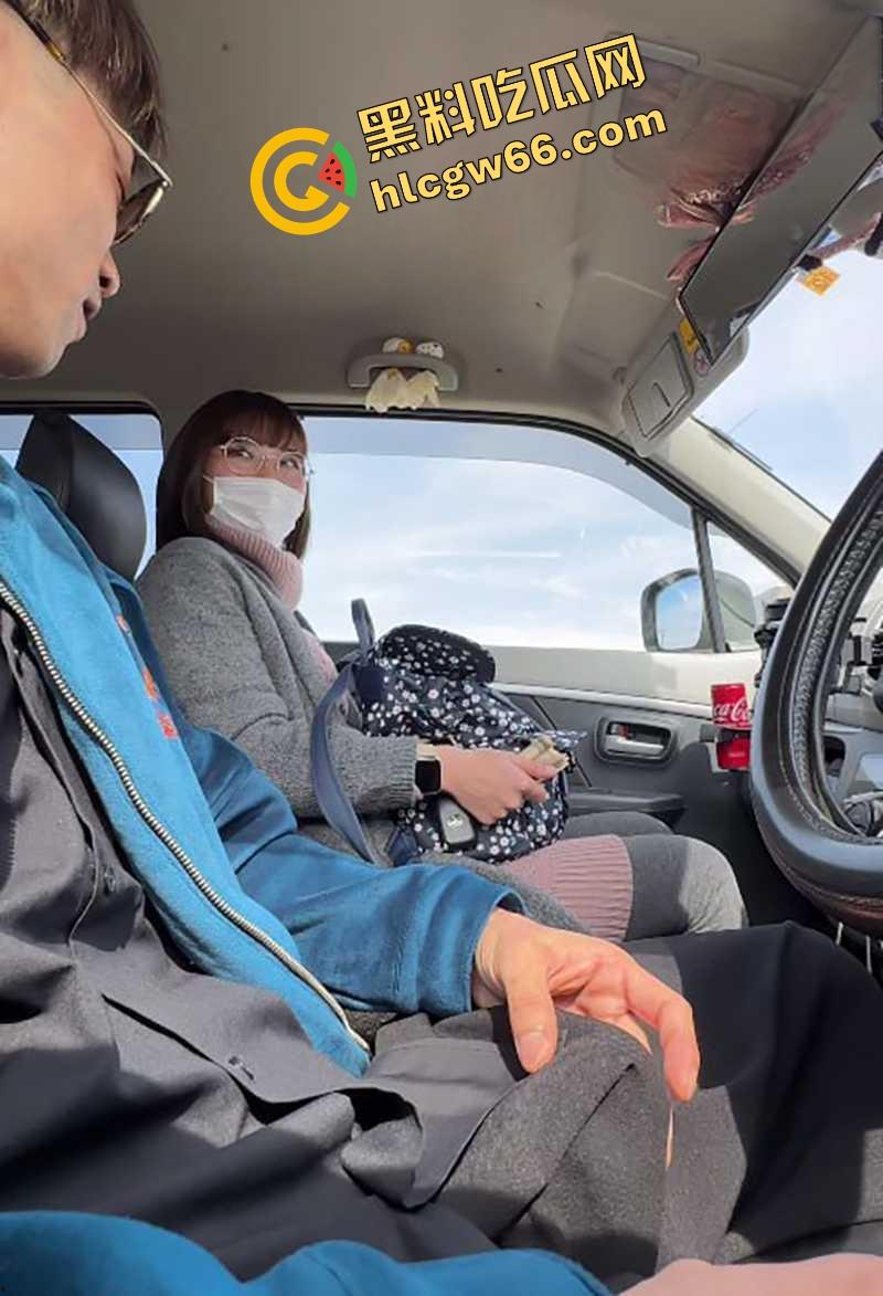 日本眼镜援交妹初次车震就榨精上瘾,乖乖女秒变扭腰母狗身上摇屁股榨精,骑大叔猛摇浪叫求射!-1