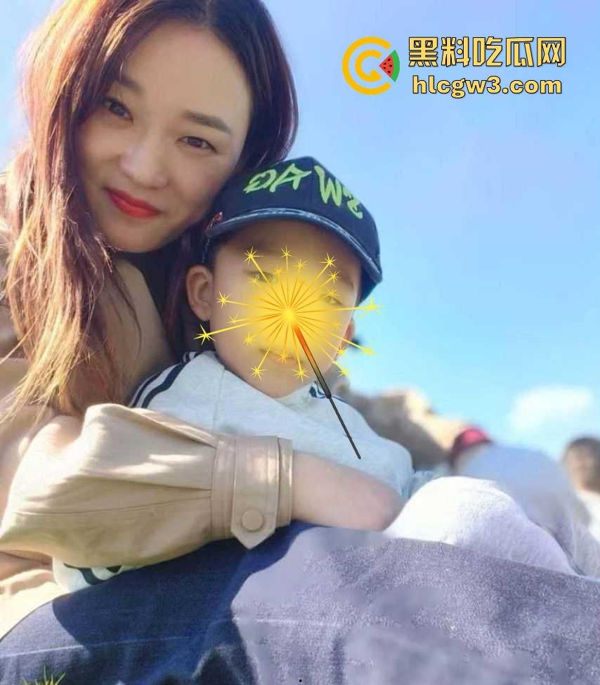 江苏连云港骚货人妻『唐凝钰』偷情视频疯传 掰腿玩各种姿势 老公不在家她带炮友翻云覆雨潮吹床单湿透!-3