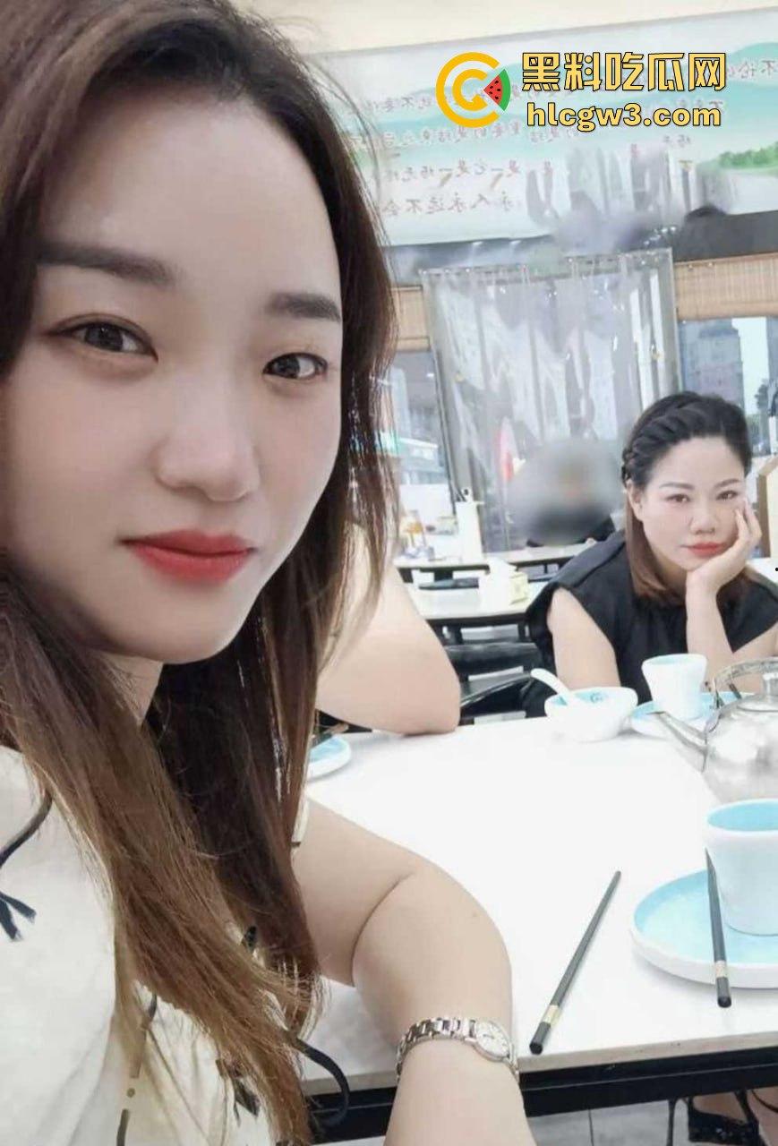 江苏连云港骚货人妻『唐凝钰』偷情视频疯传 掰腿玩各种姿势 老公不在家她带炮友翻云覆雨潮吹床单湿透!-8