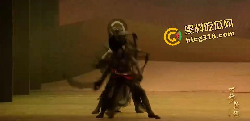 央视严选《大梦敦煌》演出暴露奶头清晰可见!没有B罩以上还演不了!这算不算文化突破?-3