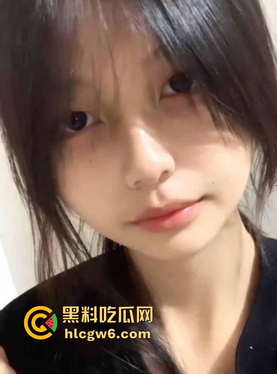 小小年纪就这么会玩!四川唇钉清纯小妹【欧利欣】自慰视频遭曝光,母狗属性真强。-1