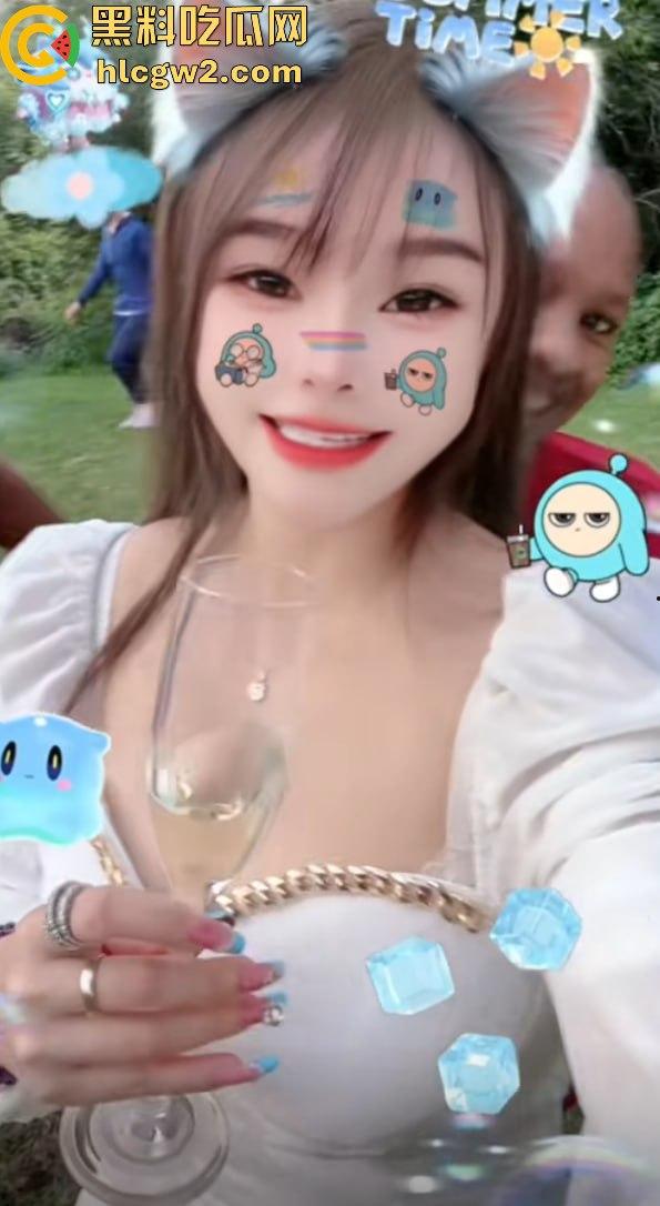 卖逼实捶!深圳网红布丁猫超顶犯罪级身材太诱人 业务太多还得预约 21分30秒千元包夜视频曝光-9