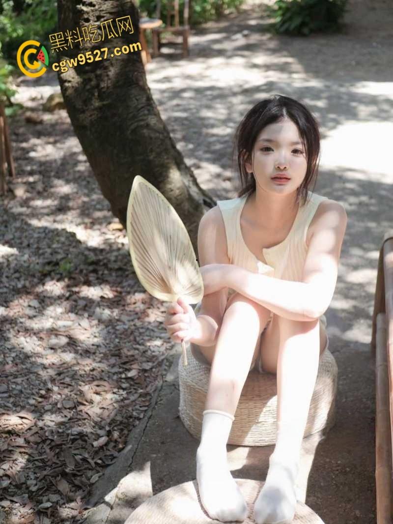 北京服装学院校花【于炜婕】,兼职外围私下曝光,更有招嫖卡片代言人之称,白虎嫩穴被各种玩弄!-2