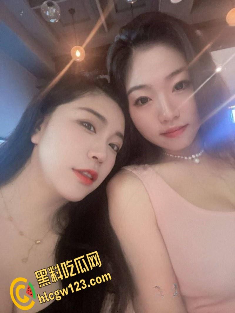 上海静安区少儿频道主持人和19岁女儿一起服侍金主视频曝光轮流吃屌被土豪爆操!-2