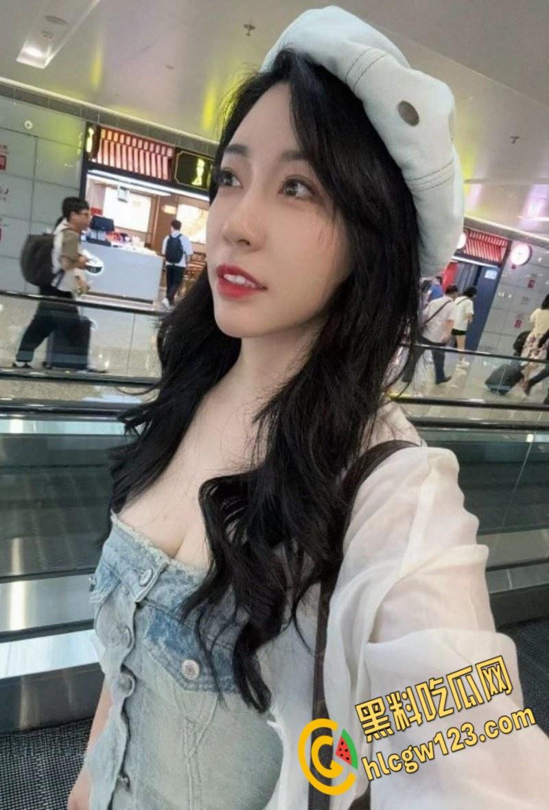 上海静安区少儿频道主持人和19岁女儿一起服侍金主视频曝光轮流吃屌被土豪爆操!-3