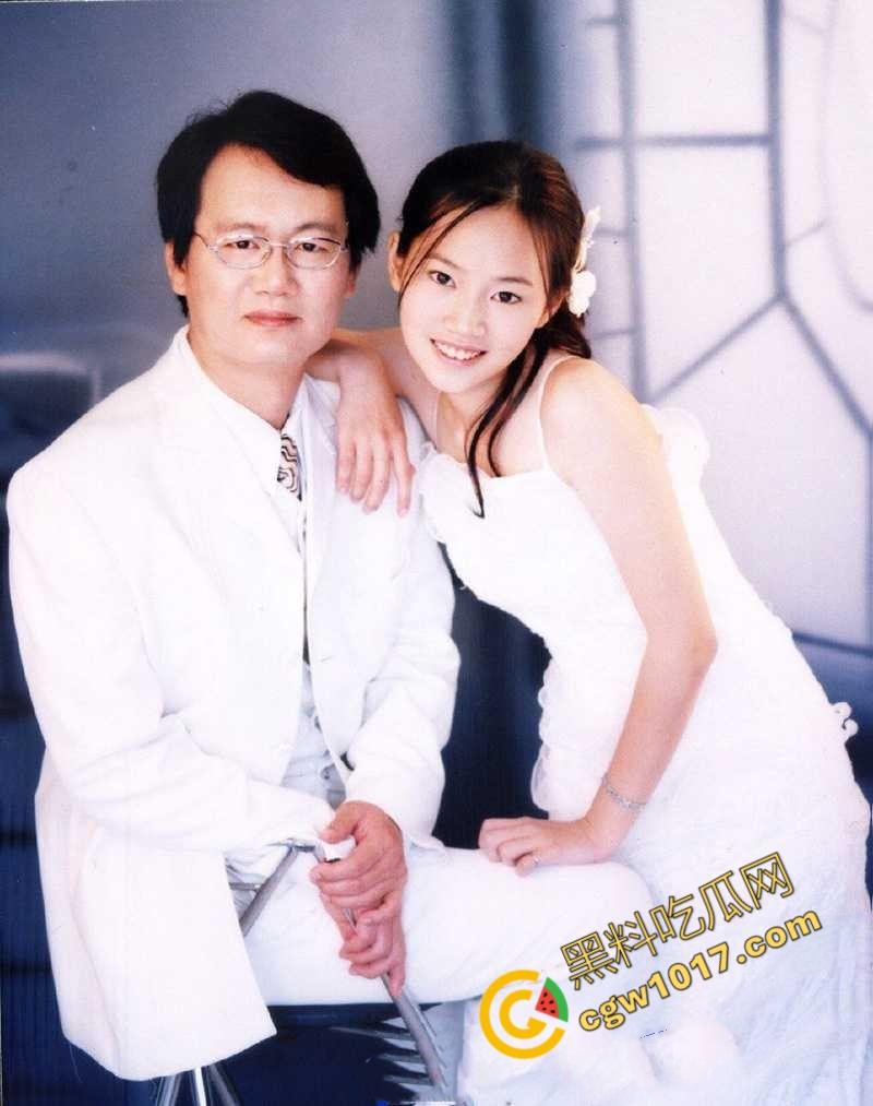 湖南已婚人妻【黄怡嘉】反差母狗性生活曝光:怀孕被老公狂野输出,口技高超欲罢不能!-1