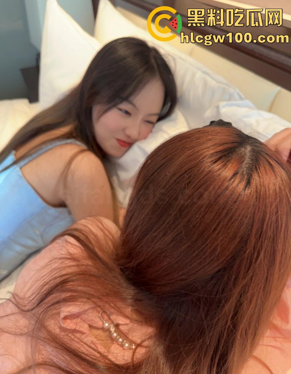 青岛夜店圈骚事小哥双飞闺蜜,小妹一个人觉得玩得不够,还拉闺蜜入伙,喝完酒直接开房玩花样!-6