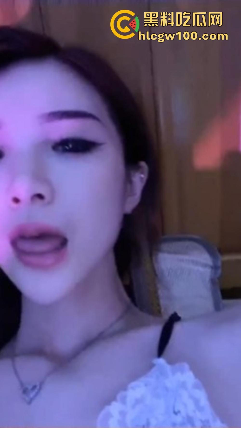 抖音高颜值反差婊【小蔡】翻车,金主十个嘉年华砸下私人定制黑丝抠逼视频,约到手后一顿猛操,直接变打桩机专属!-4