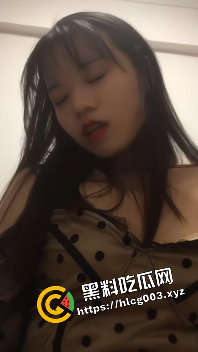 南宁朝阳人妻约炮!极品风骚 眼神拉丝 上了床骚到没边 看见大鸡巴走不动路 私密视频遭流出-6