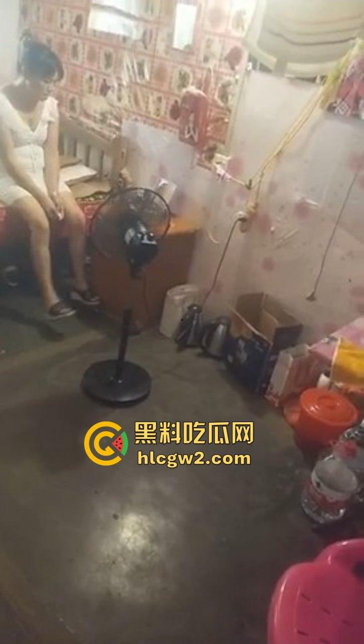 火车站50块少妇快餐被砍到30元,哥们格局太小,被熟妇当场开喷不如回家买青菜!-5