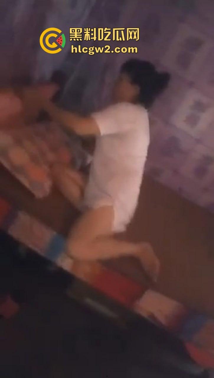 火车站50块少妇快餐被砍到30元,哥们格局太小,被熟妇当场开喷不如回家买青菜!-7