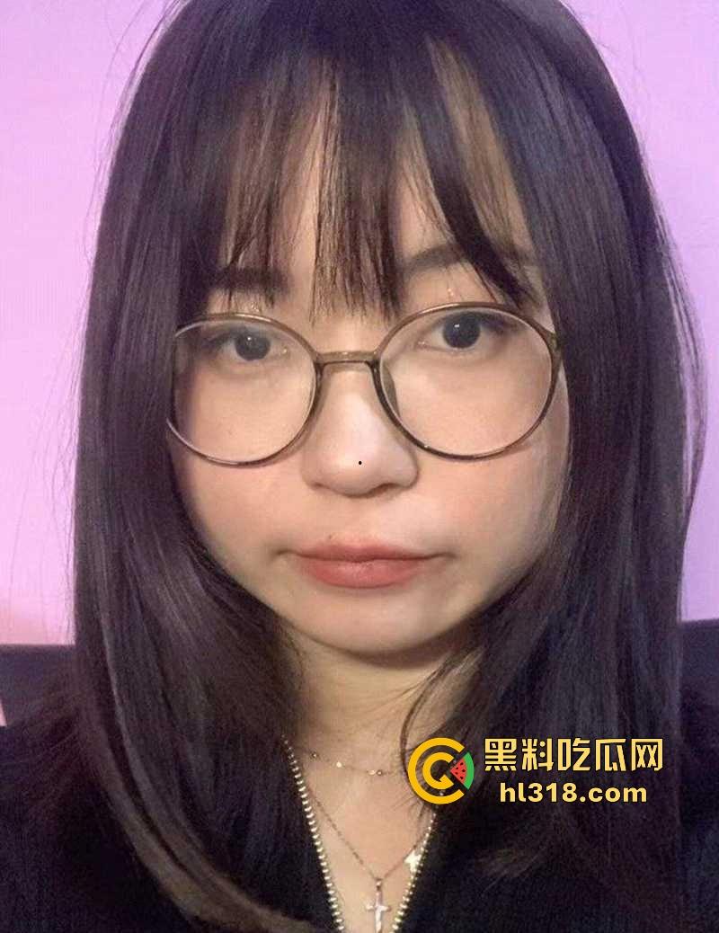 广州大学眼镜妹【杨慧婷】反差淫娃在线取精，感觉得吃伟哥才能满足，看着就想把她按在床上猛干！-2