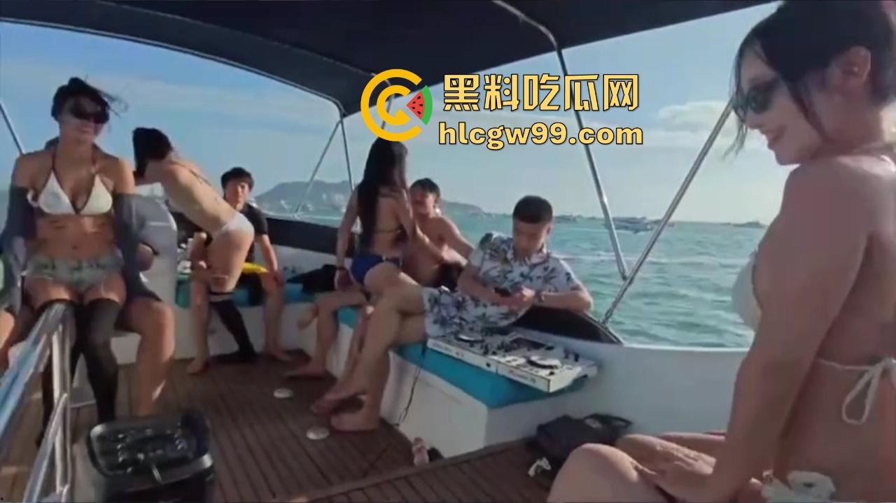 三亚游艇淫趴再现资本奇迹,富哥吃着龙凤帝王套,干着比基尼骚鸡,野模逼里进进出出,海水都多了一股骚味!-10