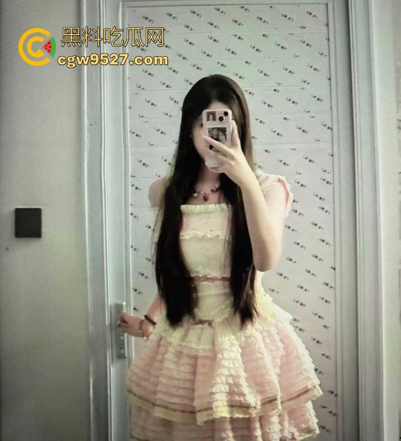 辽宁工商学院高颜值大学生【刘慧慧】高校的耀眼校花,肤白貌美,身材火辣,被富二代包养随意玩弄调教!-3