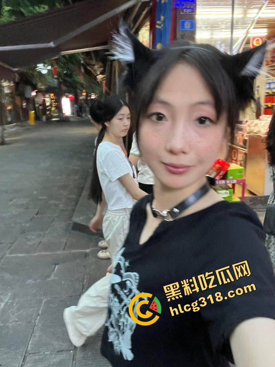 和谐号高铁精虫上脑怎么办?直接带到厕所里口一发,精液在时速220的高铁上喷射在嘴里妙不可言!-6