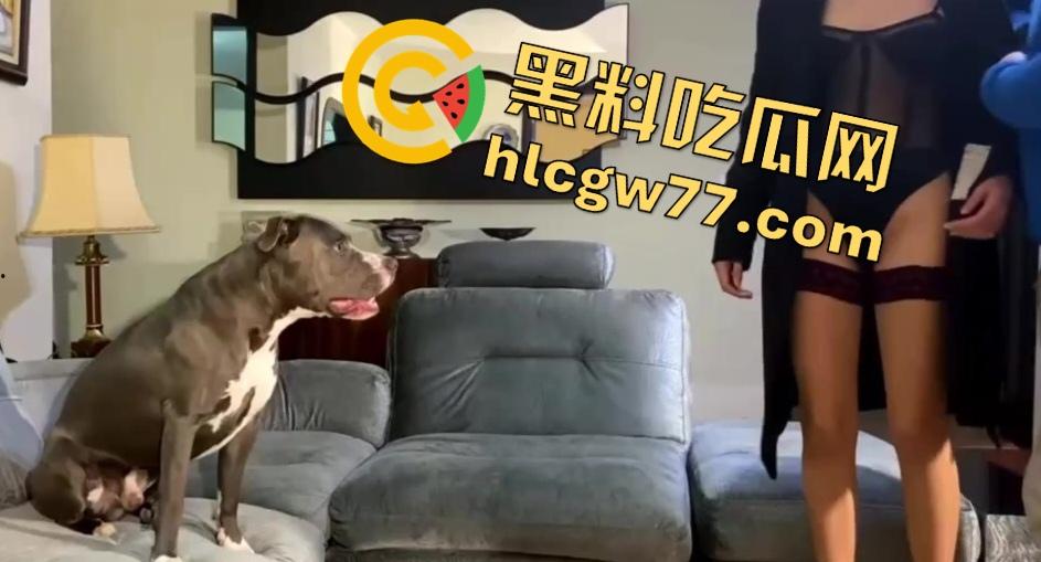 欧美人兽猎奇视频震撼曝光!妻子口完,老公让爱犬双棍填满妻子双洞太炸裂!-1