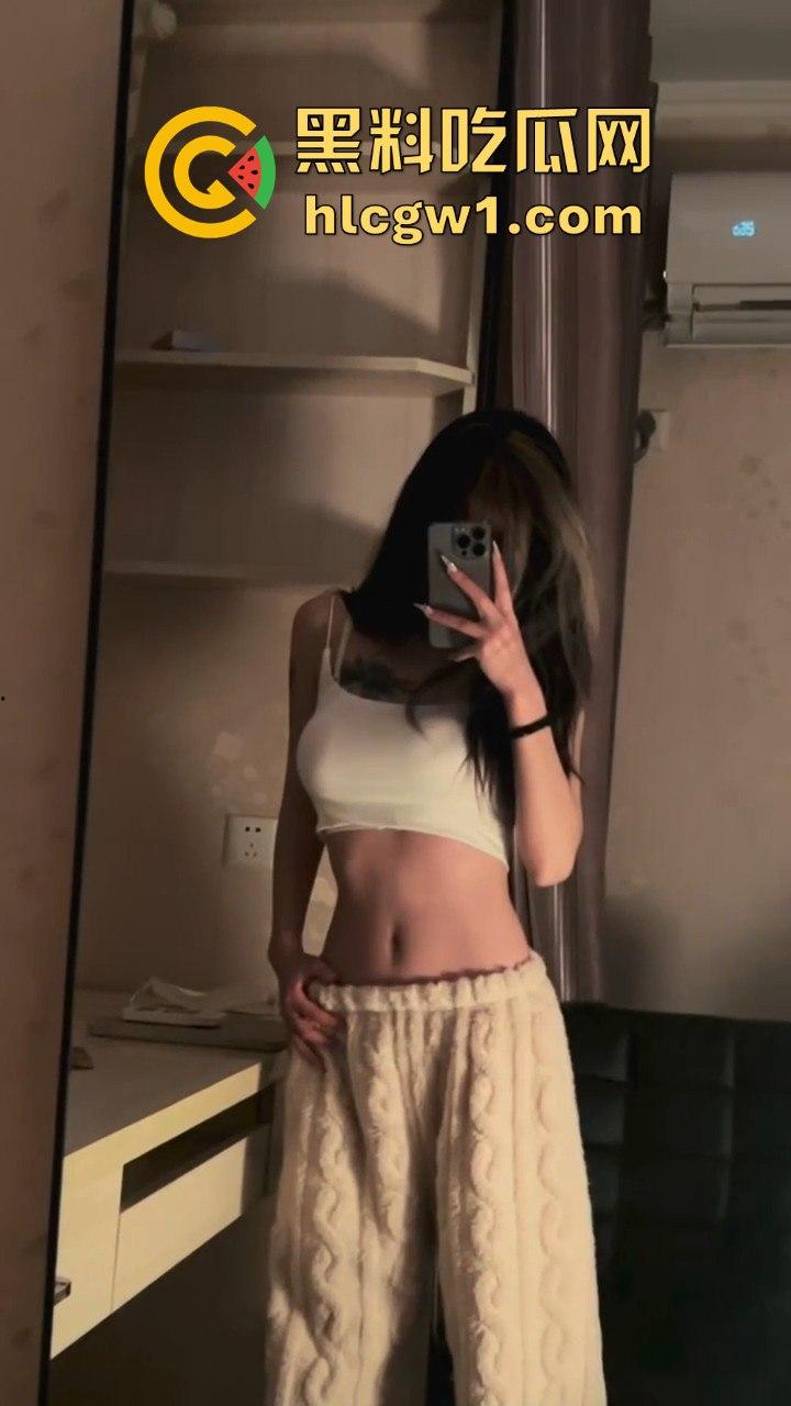 杭州外国语长腿学生妹『 陈雯 』被调教大神操到飞升!从单人啪啪到多人狂操,叫得像头小野猪!-3