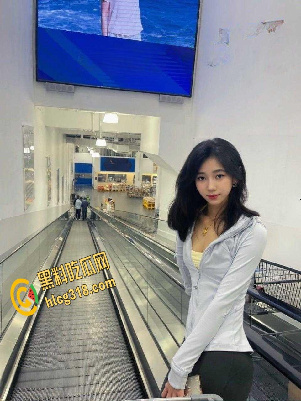 极品高颜舞蹈生被金主网调,大尺度完美身材尤物,高难度一字马展示诱人酮体 !-1