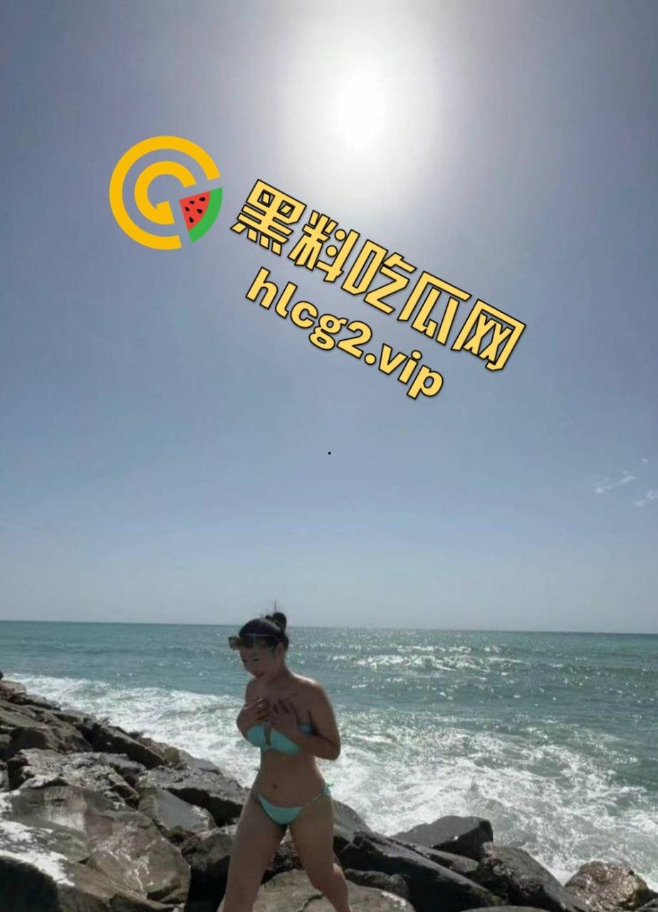 美国华裔黑皮学生妹『唐容蓉』自拍自慰视频泄露!完美身材成为洋爹极品炮架!-1