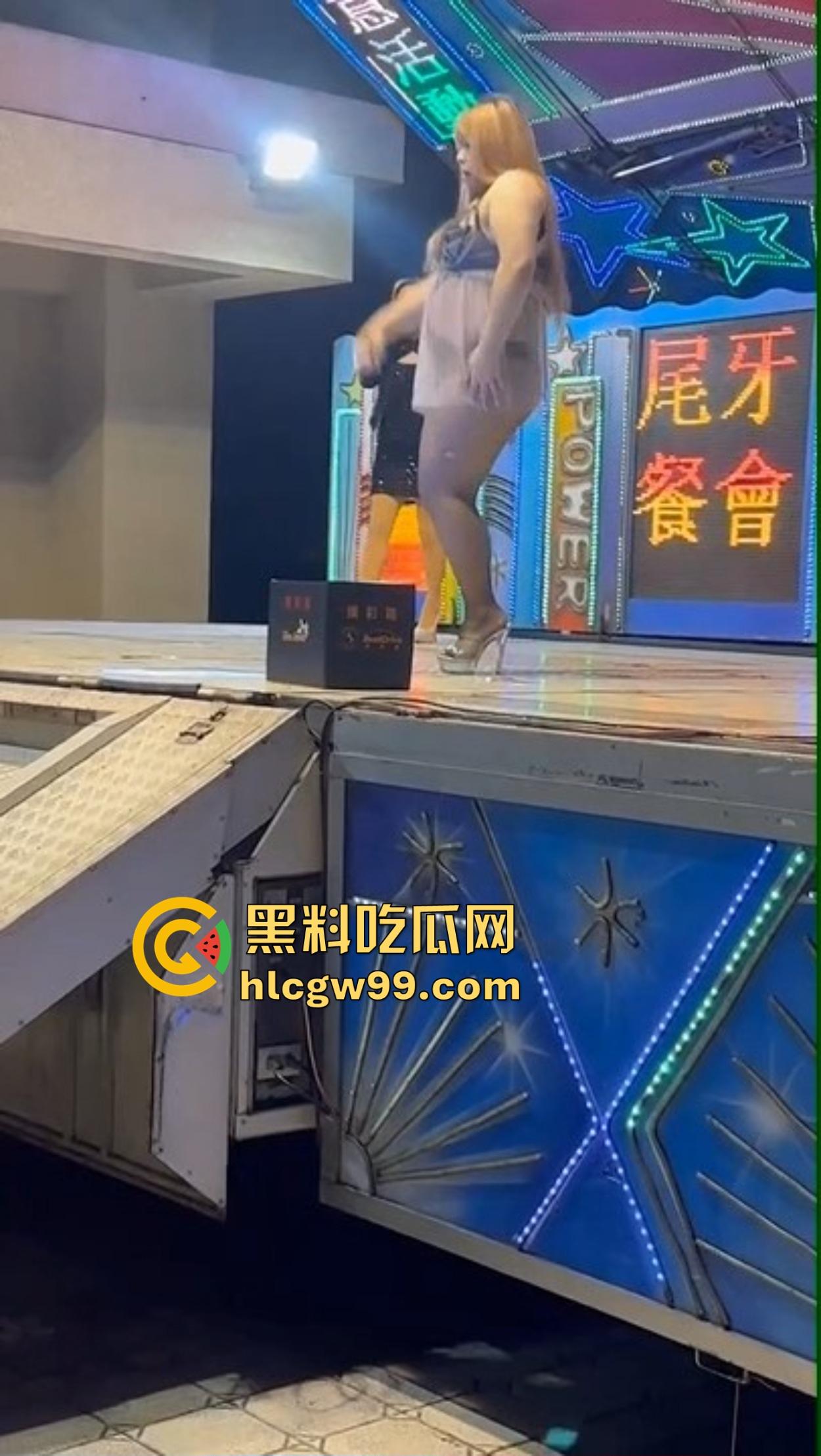 台湾卡比兽坦克出击,微胖美女登场,爱台妹的勇士们,按住F不要松摇起来,接着奏乐接着舞!-6