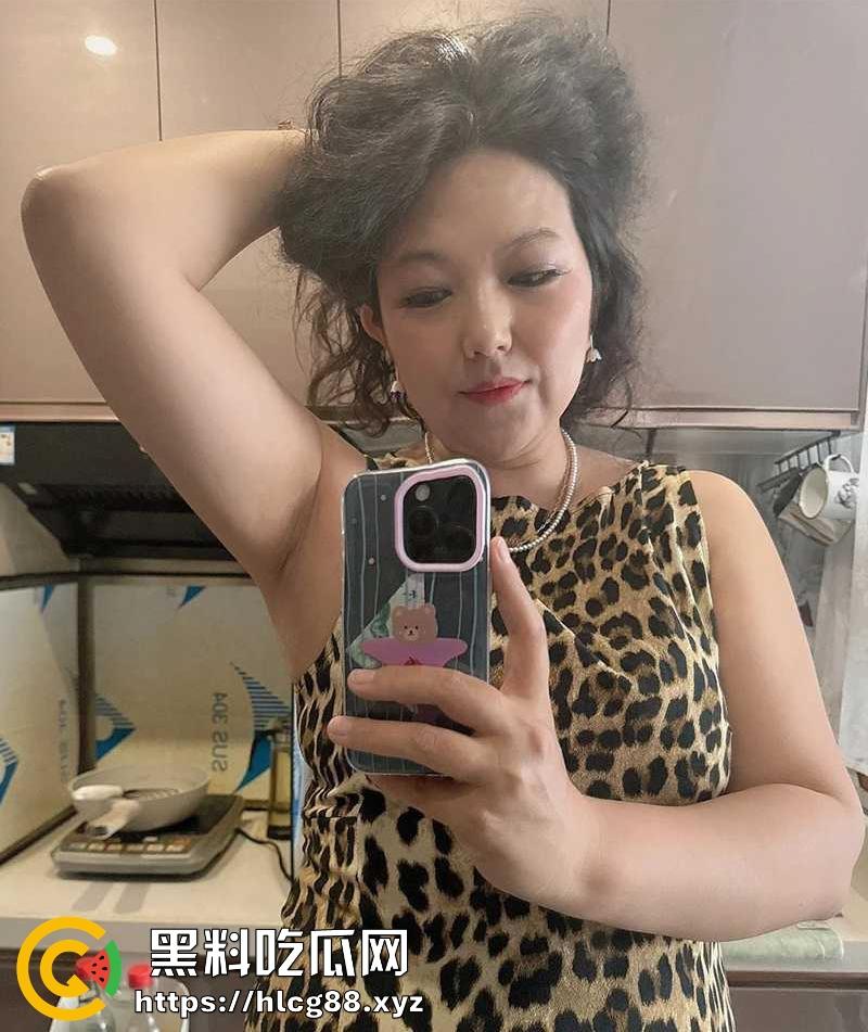 金鸡独立荡秋千 教练我想学这个 女的看样子要激动坏了 待会肯定要大战!-4