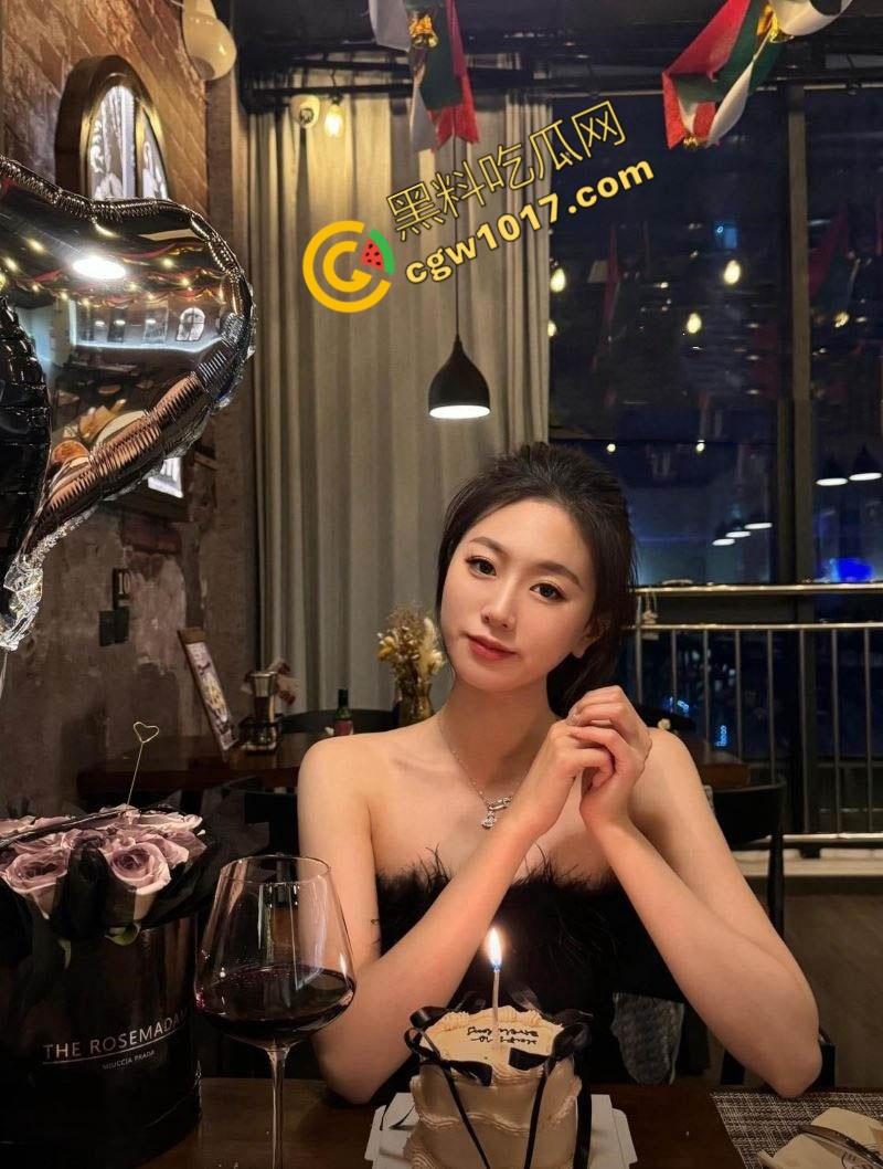 广西柳州奔驰4S店惊爆偷情丑闻!女销售与同事狂野偷情,金主怒曝视频,火爆开车撞店-9