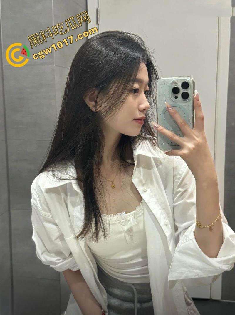 广西柳州奔驰4S店惊爆偷情丑闻!女销售与同事狂野偷情,金主怒曝视频,火爆开车撞店-12