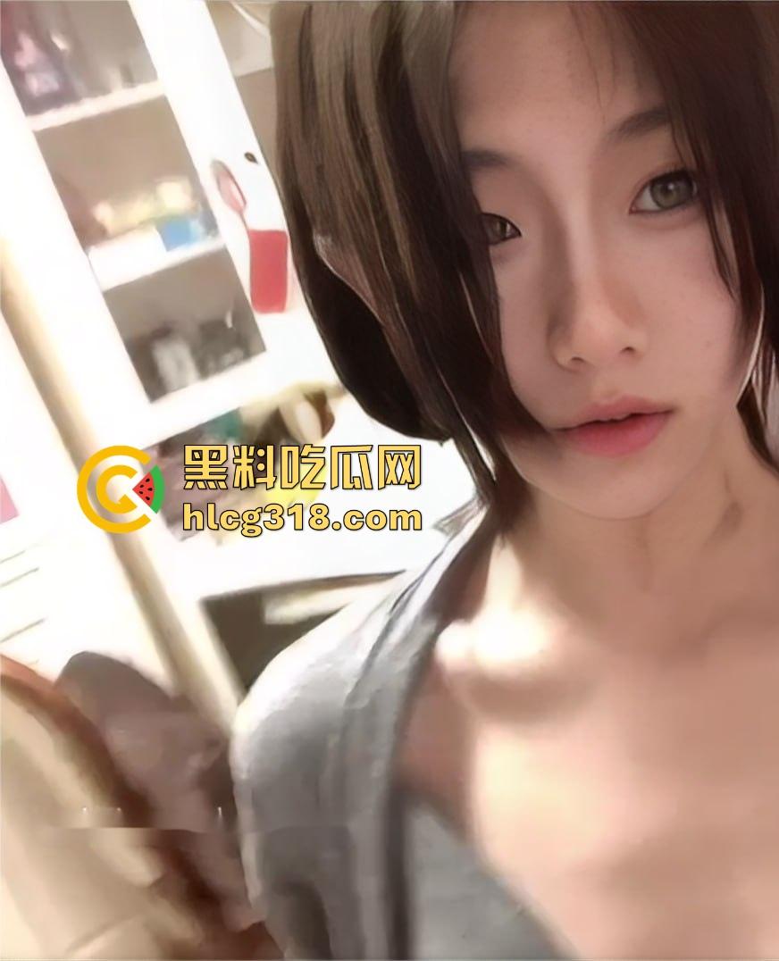 抖音高颜值网红【何何子】线下约炮金主视频曝光 S型爆炸身材舔奶挑逗 一脸媚像 淫荡十足!-2