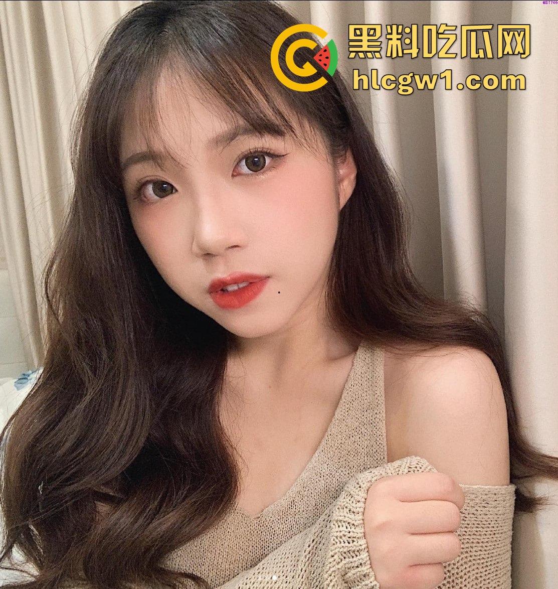 新疆财经大学『林诗曼』周末变身骚贱舔屌奴！逼痒难耐小穴痒得受不了，温泉酒店硬是得插个爽！-1