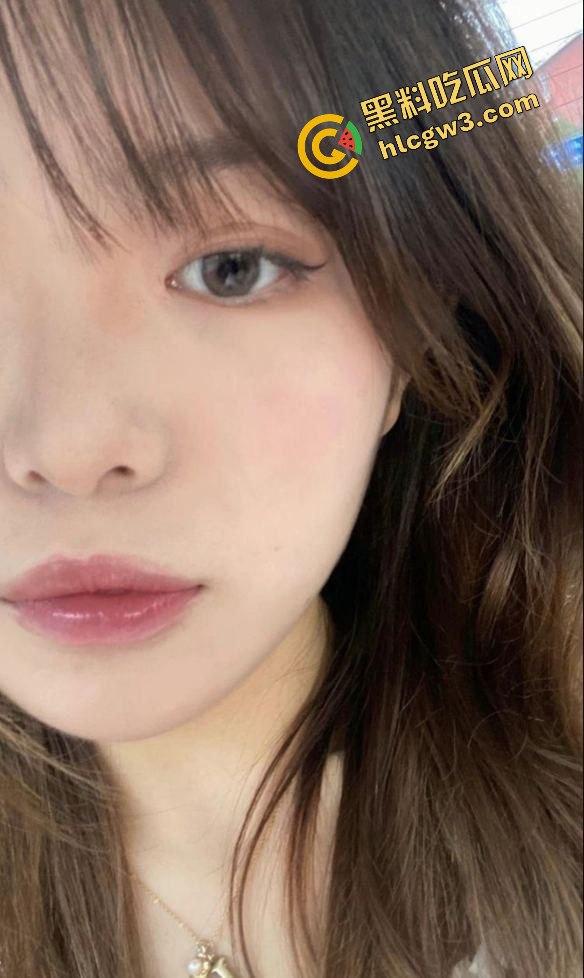 四川成都混社会的单身反差妹『夏韶涵』被劳力士大哥调教 当飞机杯一样口爆上位！独家流出！-1