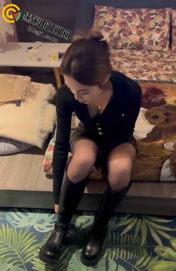 苏州酒店约炮公司会计,平时高雅端庄的公司财务竟是超群口技的母狗!-1