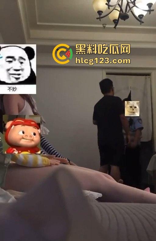 男子体验仿真人娃娃,直接泰迪附体!疯狂抽插把娃娃干穿了,店主要求赔偿不成还报警!-6