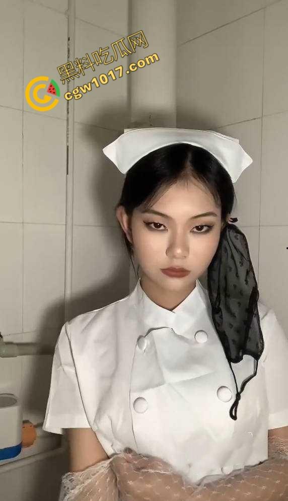 广西护士学院【蒋郡怿】露骨勾魂视频流出!母狗口交技巧炫目,高潮连连,激情四射,性爱画面刺激到爆炸!-1