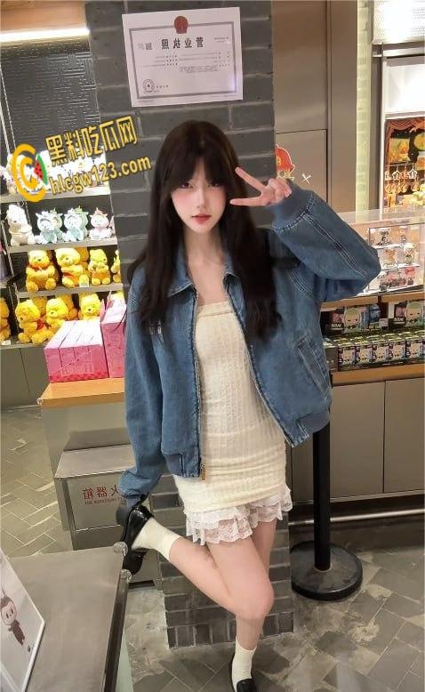 抖音70万粉网红【一只香】福利泄密, 清纯少女大长腿小蜜臀 ,情趣装秀奶子蛮腰太勾人!-3